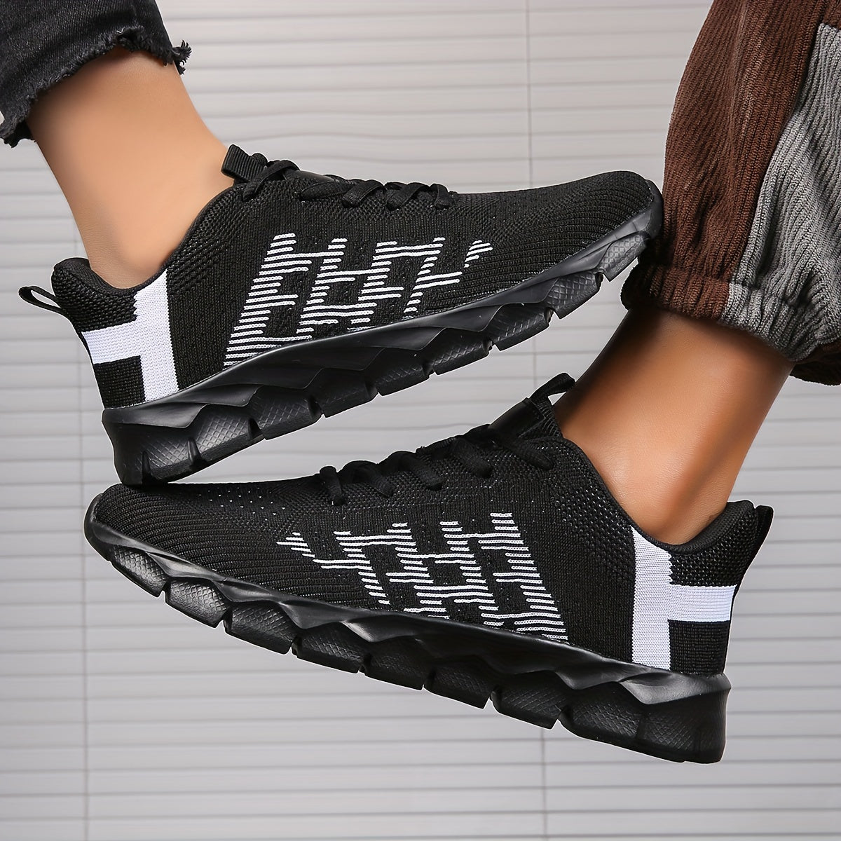 Breathable Flying Woven Running Shoes Wear Resistant Non Slip Sneakers