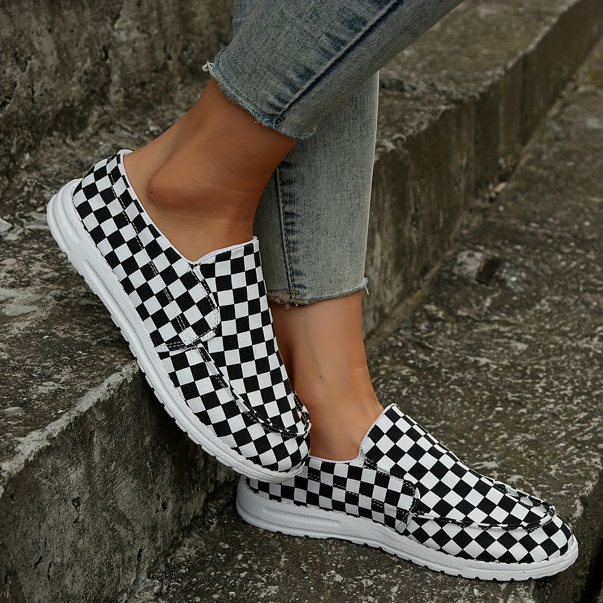 Women's Low Top Canvas Slip On Flat Shoes Lightweight Walking Shoes
