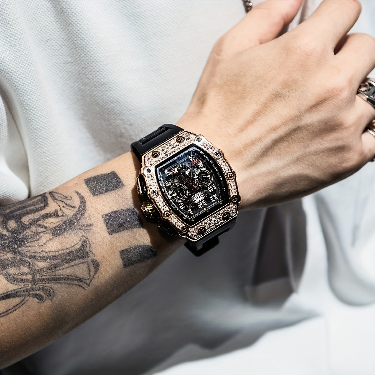 Hollow Ghost Head Rhinestone Men's Watch
