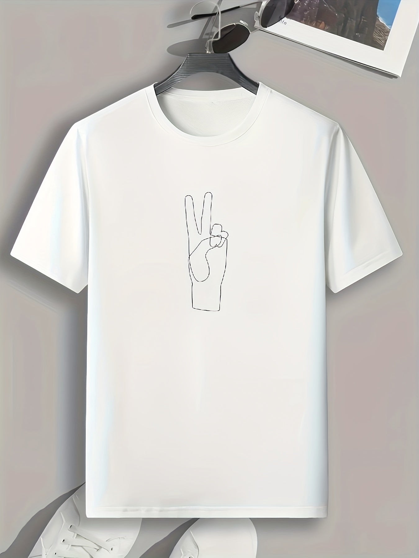 V sign Pattern Print Men's Sports T-shirt Graphic Tee for Fitness