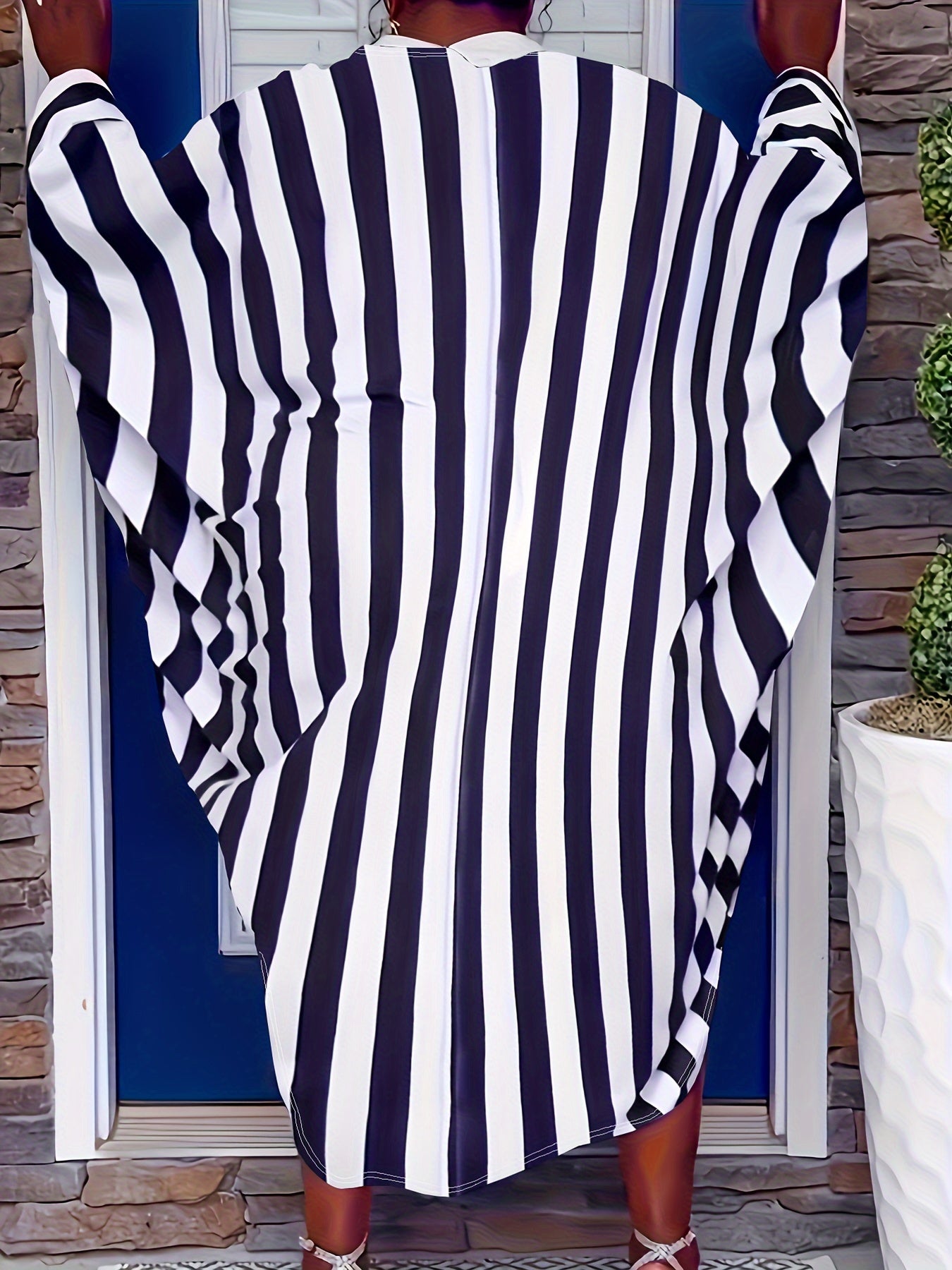  Stripe Print Bat Sleeve Cardigan & Shorts Outfit