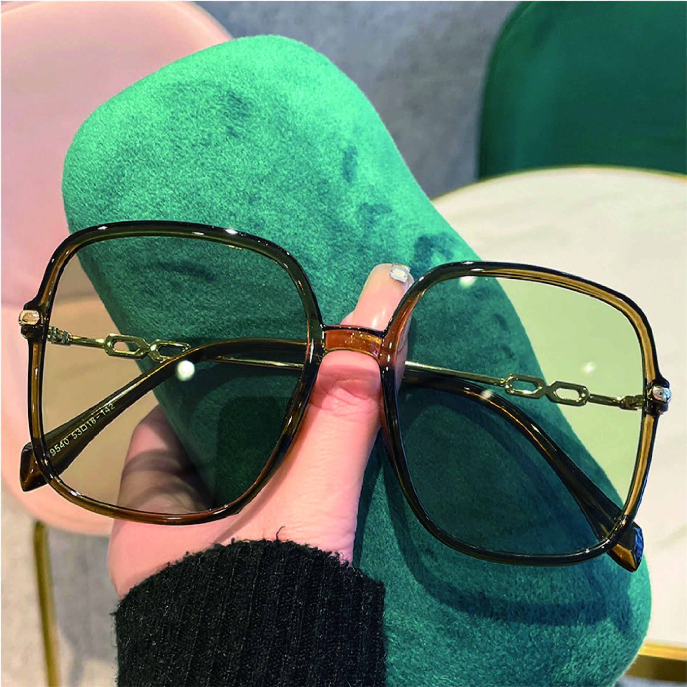 Oversized Square Frame Sunglasses Gradient Chain Temple UV400