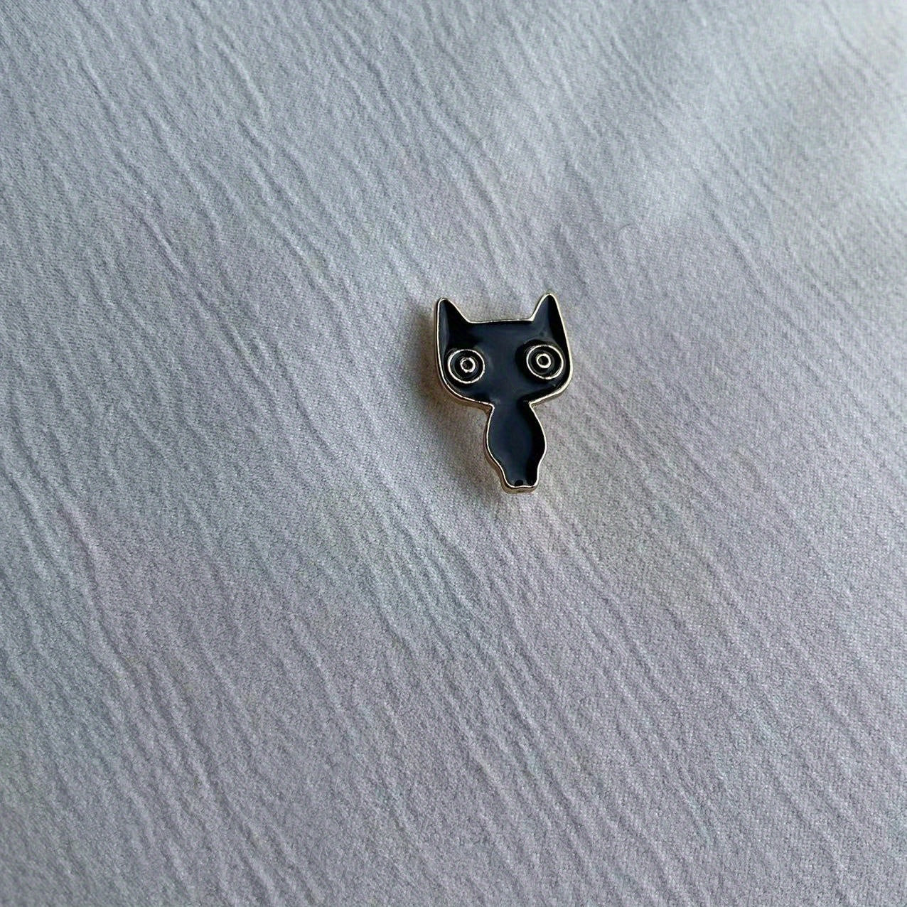 Cartoon Big eyed Cat Pin Clothes Bag Access.