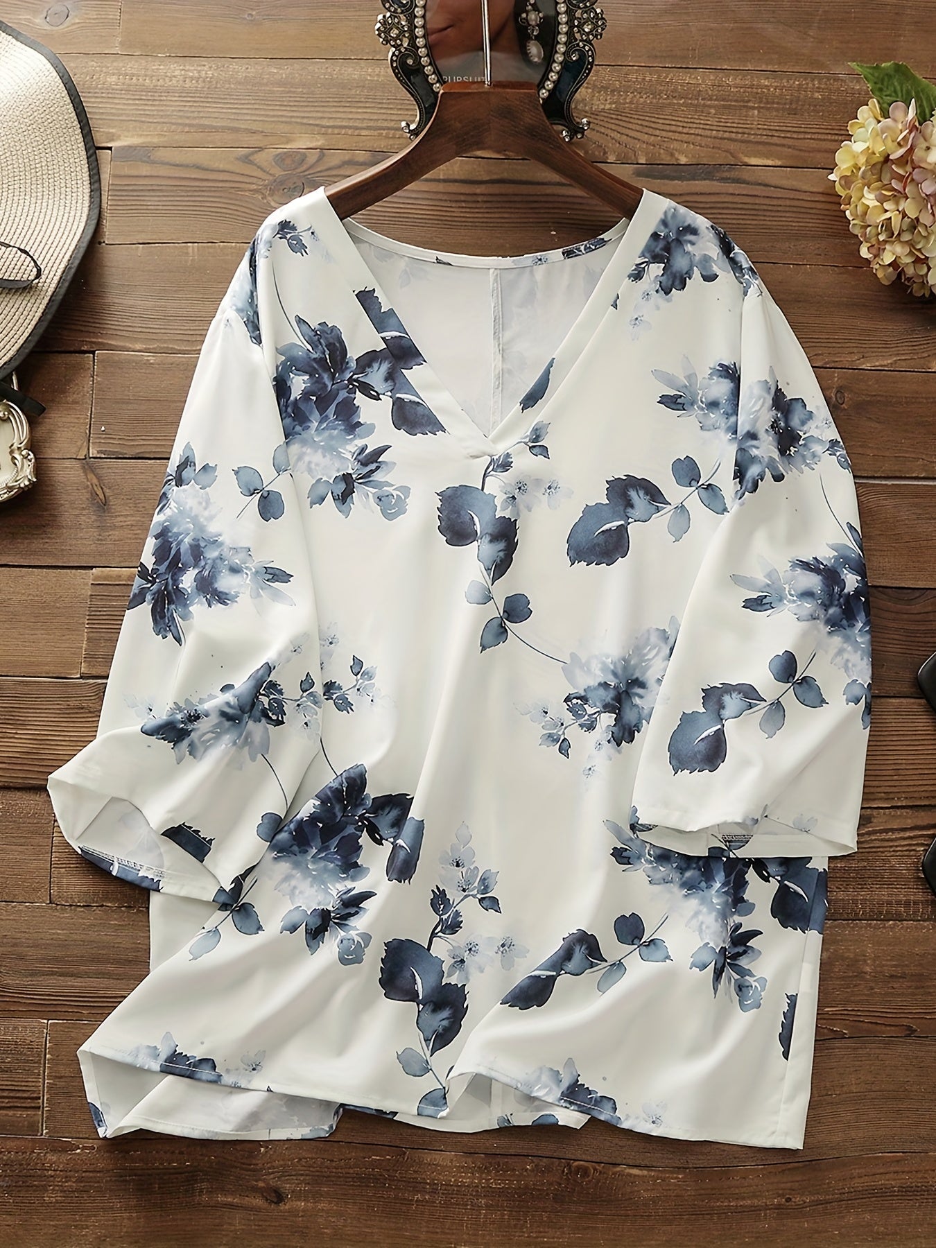  Floral Print V Neck T-shirt