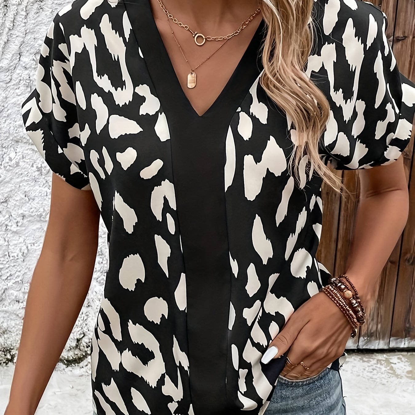  Geometric Print V Neck Short Sleeve Blouse