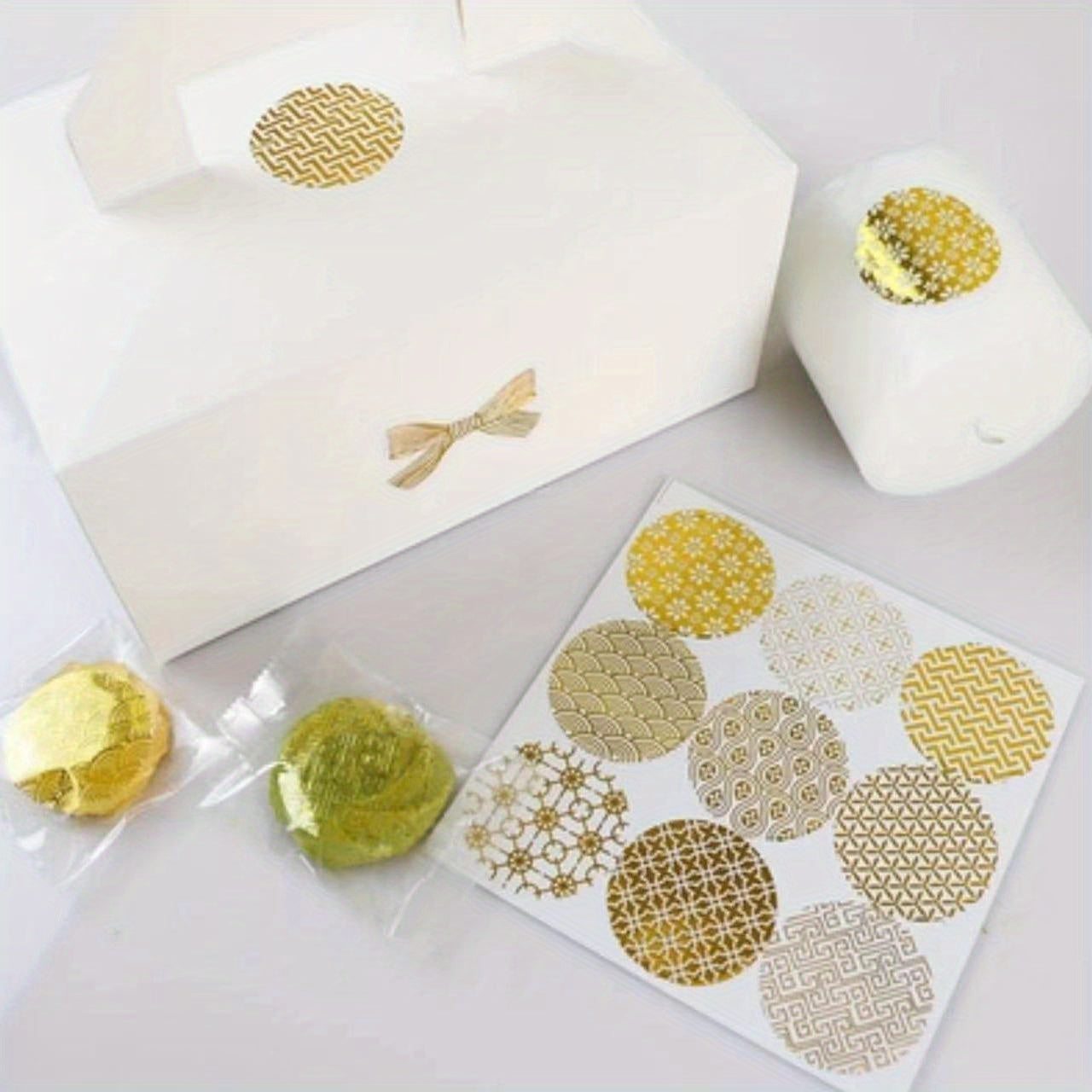 Golden Butterfly Bow Hot Stamping Round Transparent Stickers