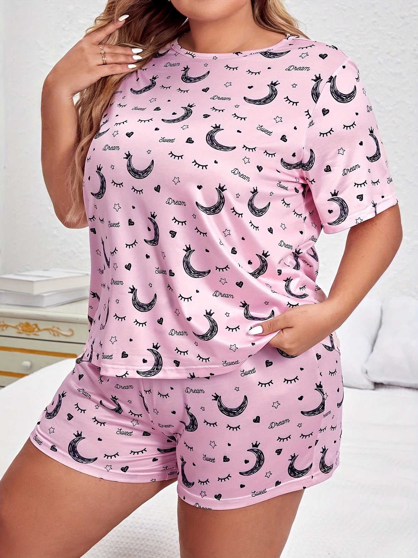  Moon & Eyelash & Heart Print Tee & Shorts Pajama Set