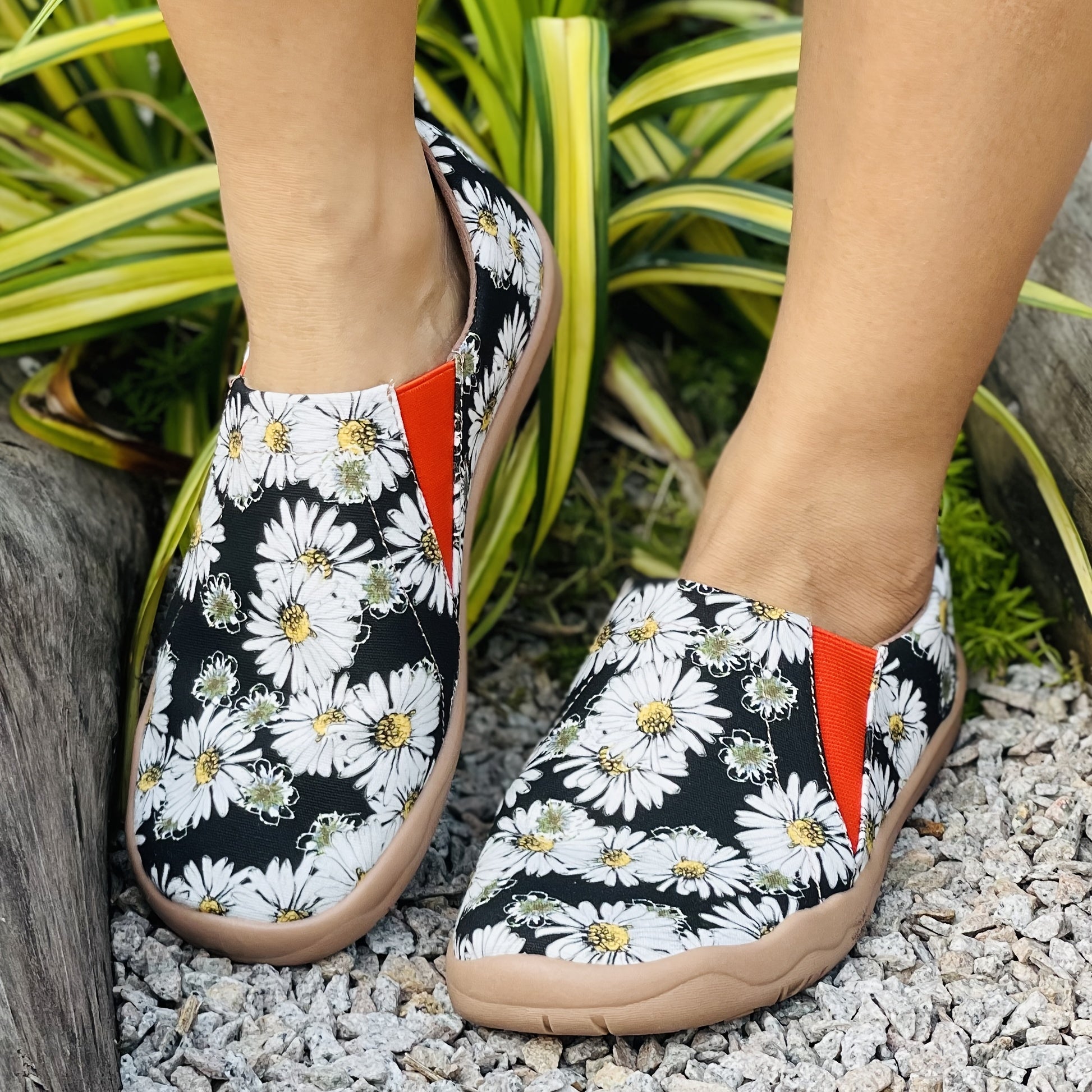 Women's Daisy Print Canvas Shoes Lightweight Low Top Slip On Flat Shoes