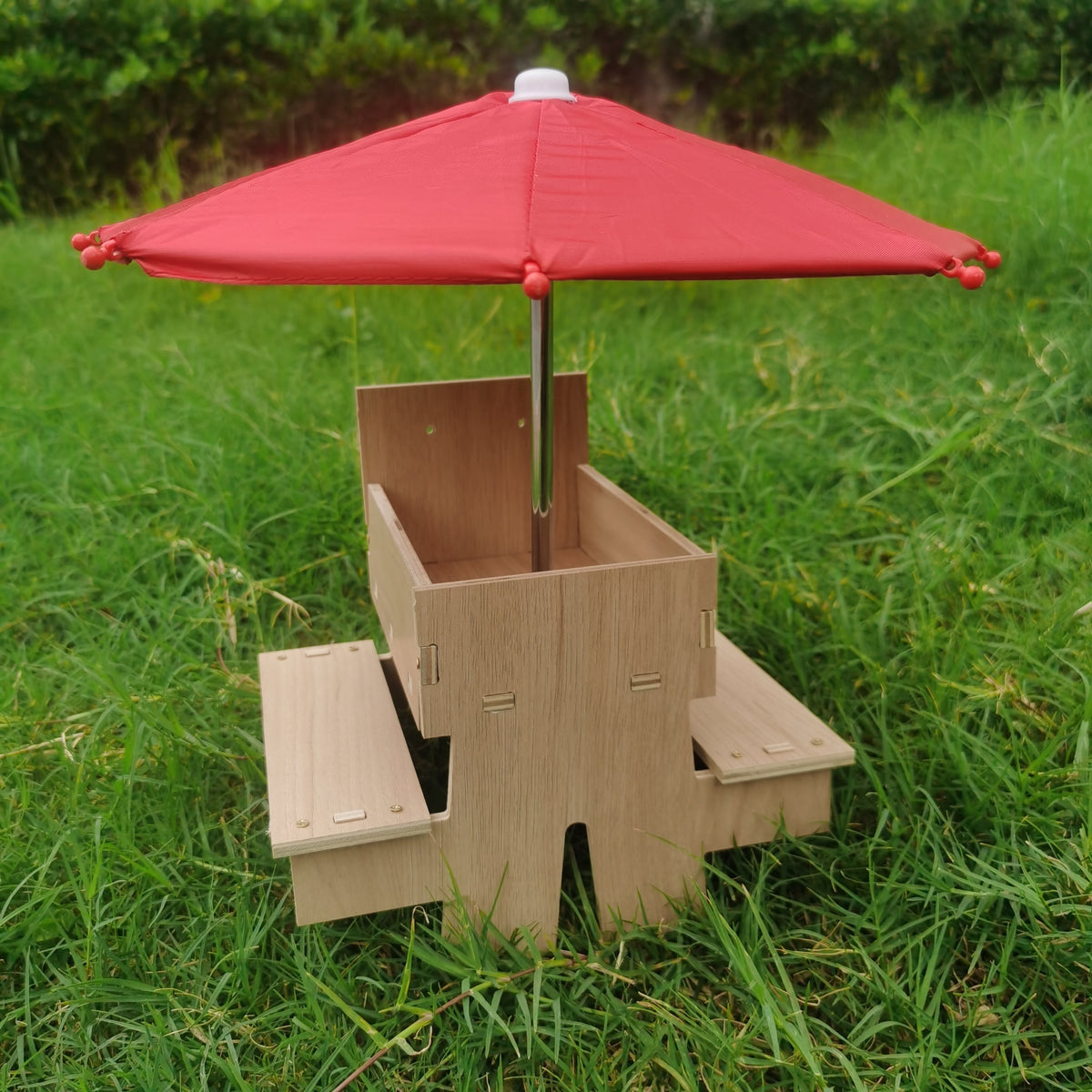 Wooden Squirrel Feeder Picnic House with Umbrella for Outdoor Garden