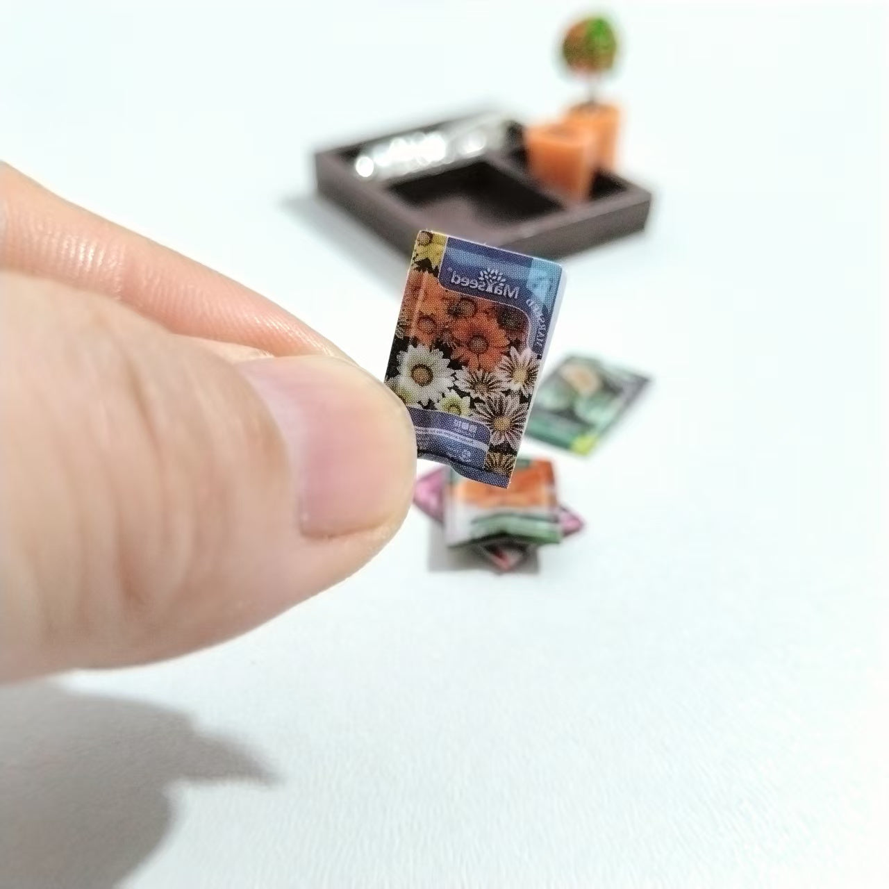 Mini Resin Dollhouse Gardening Set with Wood Base