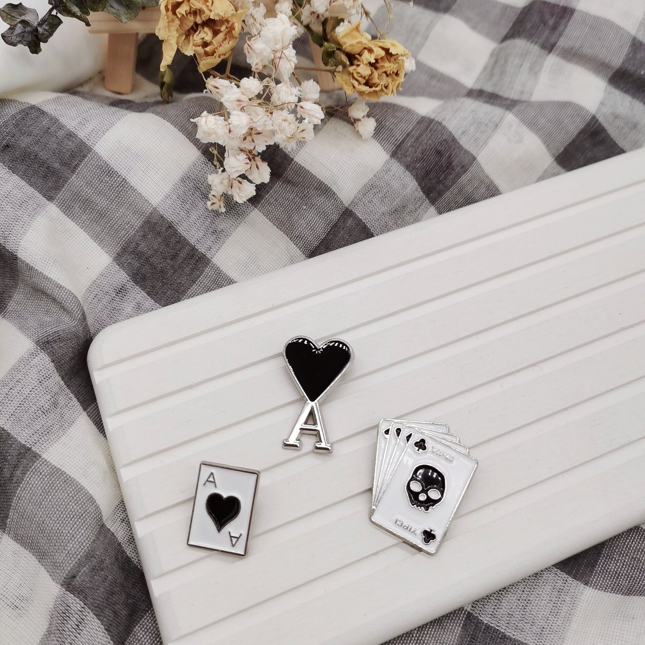Men's Alloy Poker Brooch for Backpacks Jeans