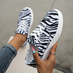 Women's Lightweight Striped Sneakers Low Top Lace Up Flat Casual Shoes