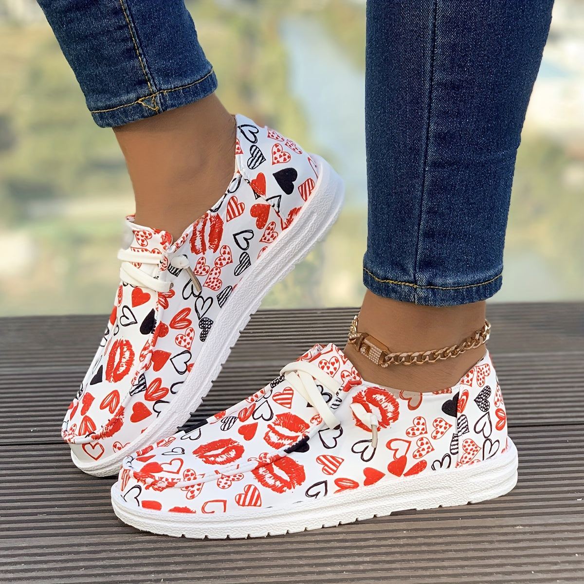 Heart & Lip Print Canvas Shoes Breathable Lace-up Flats