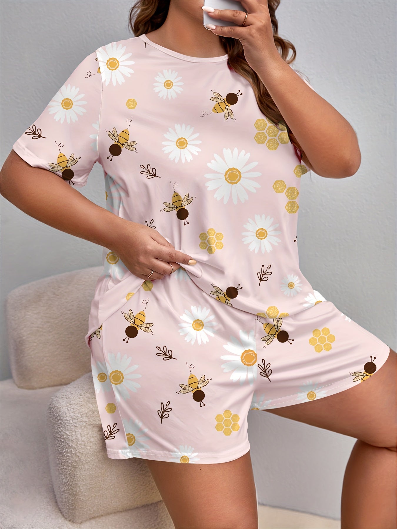  Bee & Daisy Print Tee & Shorts Lounge Set