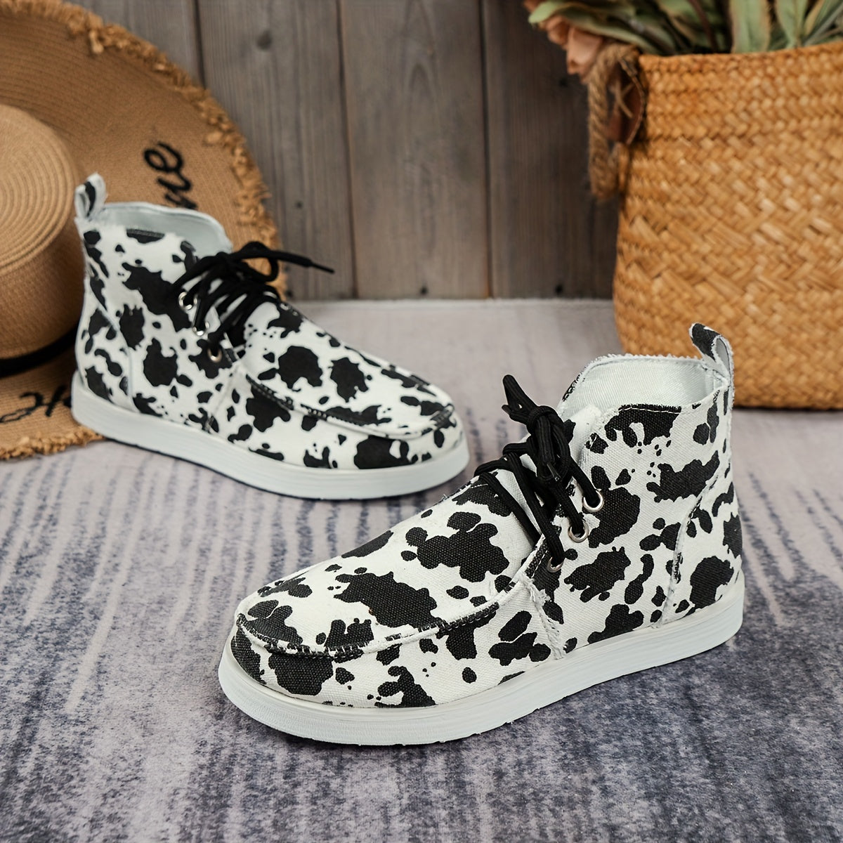 Women's Dairy Cow Pattern Walk Shoes Lightweight Comfortable Lace Up Flat Shoes