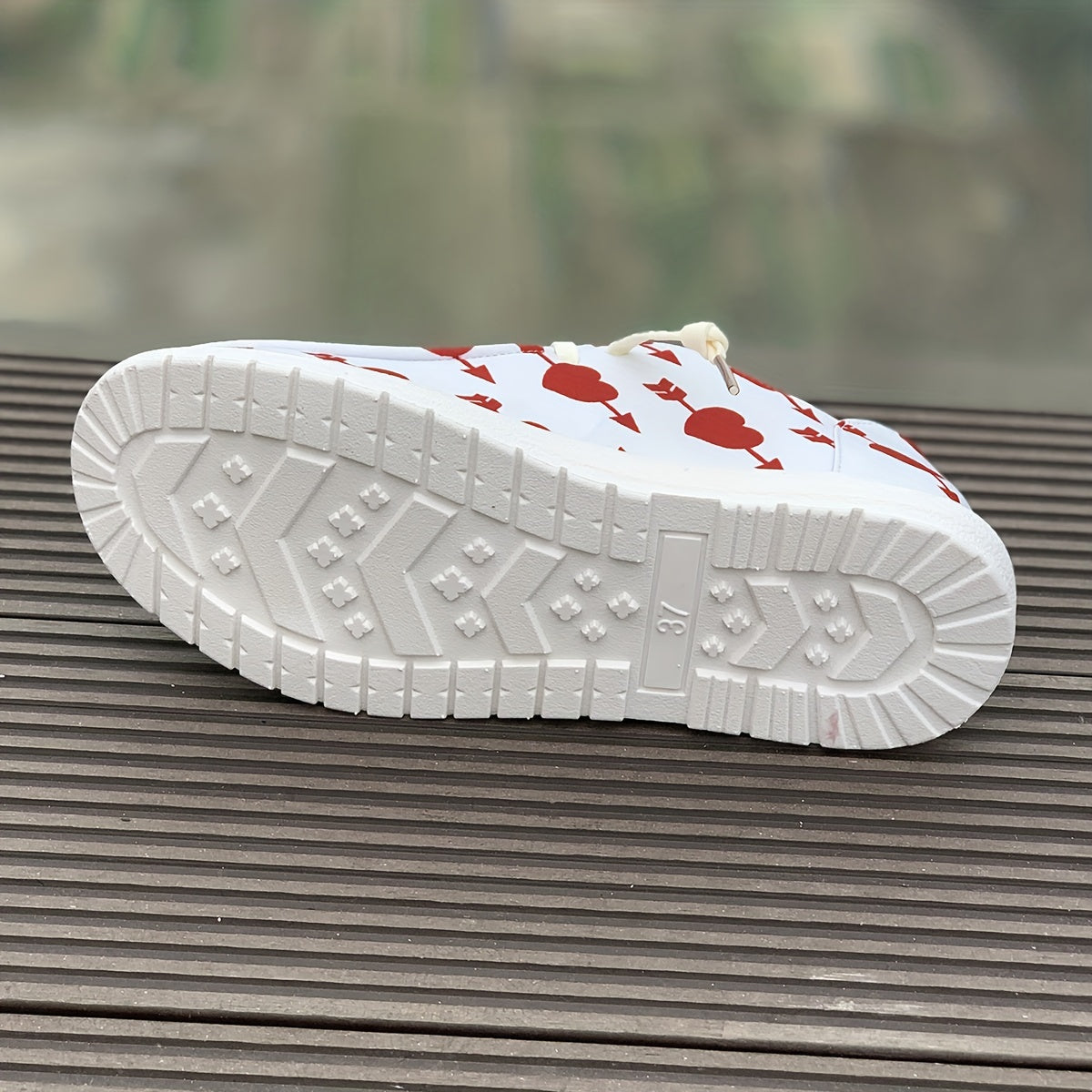 Women's Heart Pattern Skate Shoes