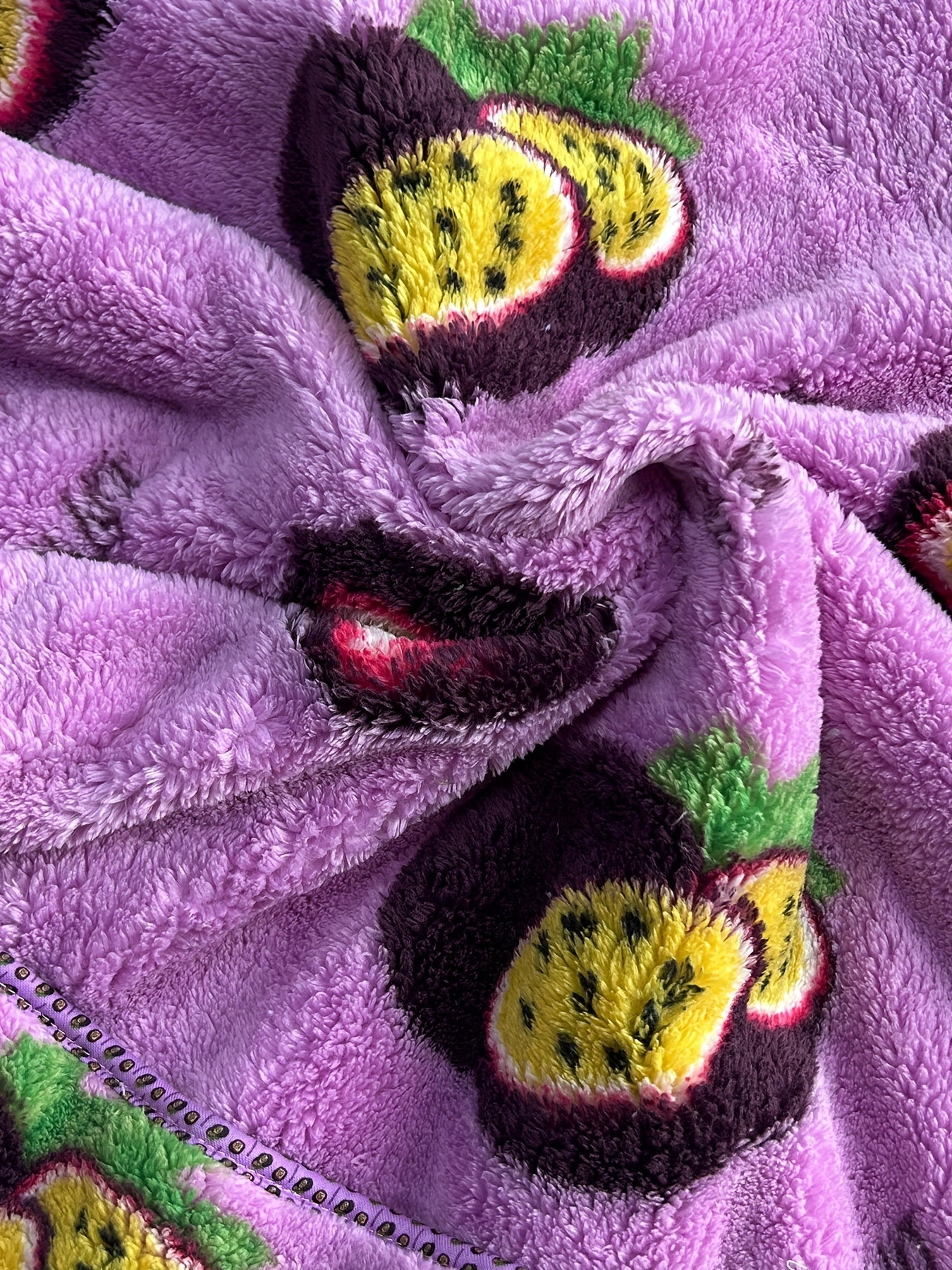  Passion Fruit Pattern Fuzzy Fleece Hooded Wearable Blanket