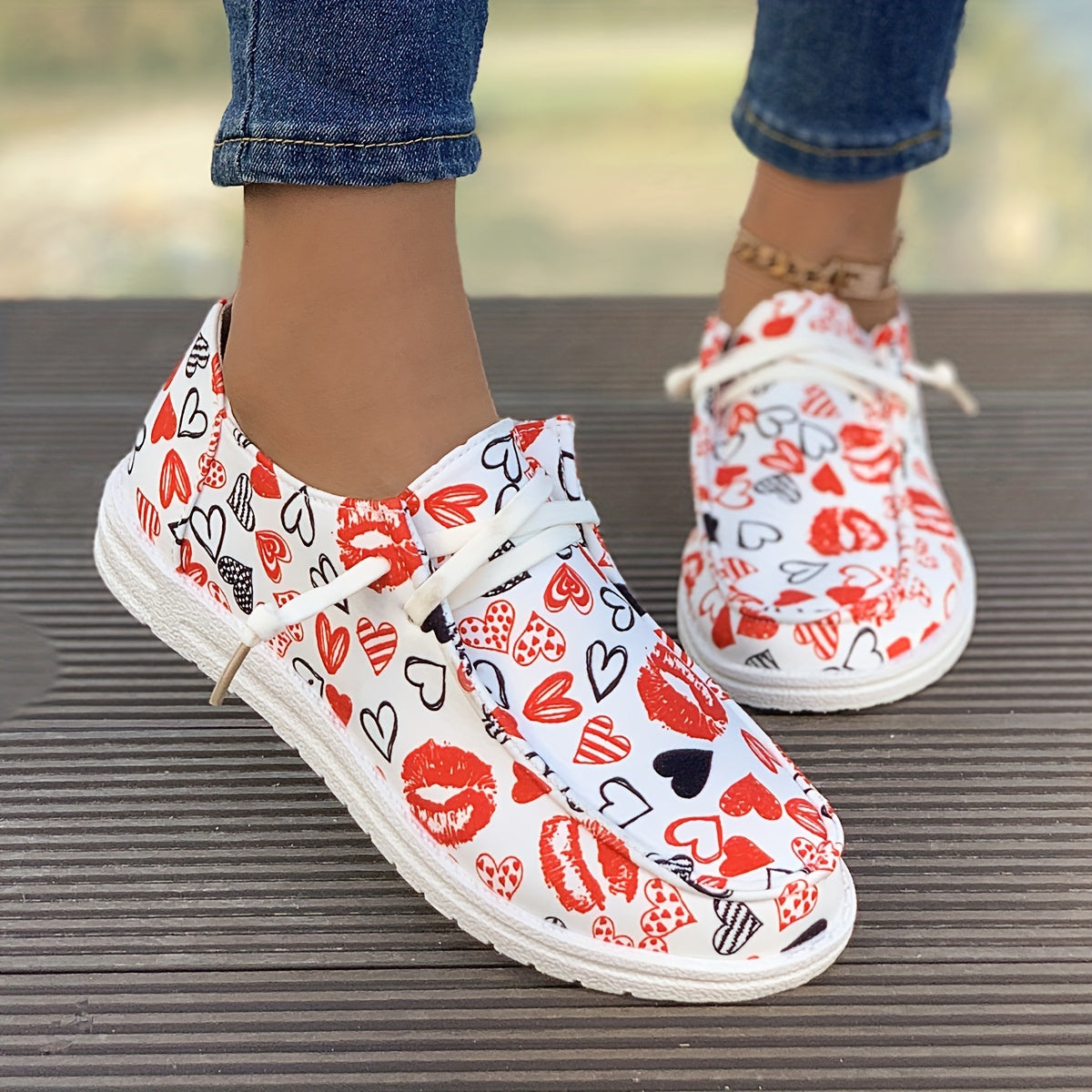 Heart & Lip Print Canvas Shoes Breathable Lace-up Flats