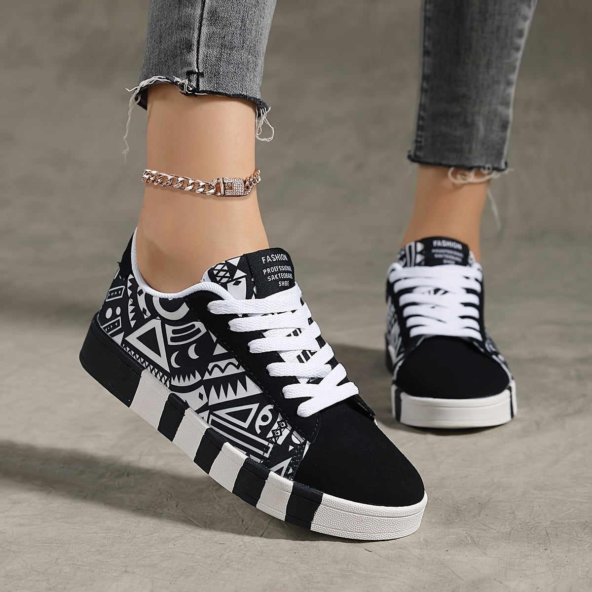 Graphic Pattern Lightweight Breathable Skate Shoes Outdoor Sneakers