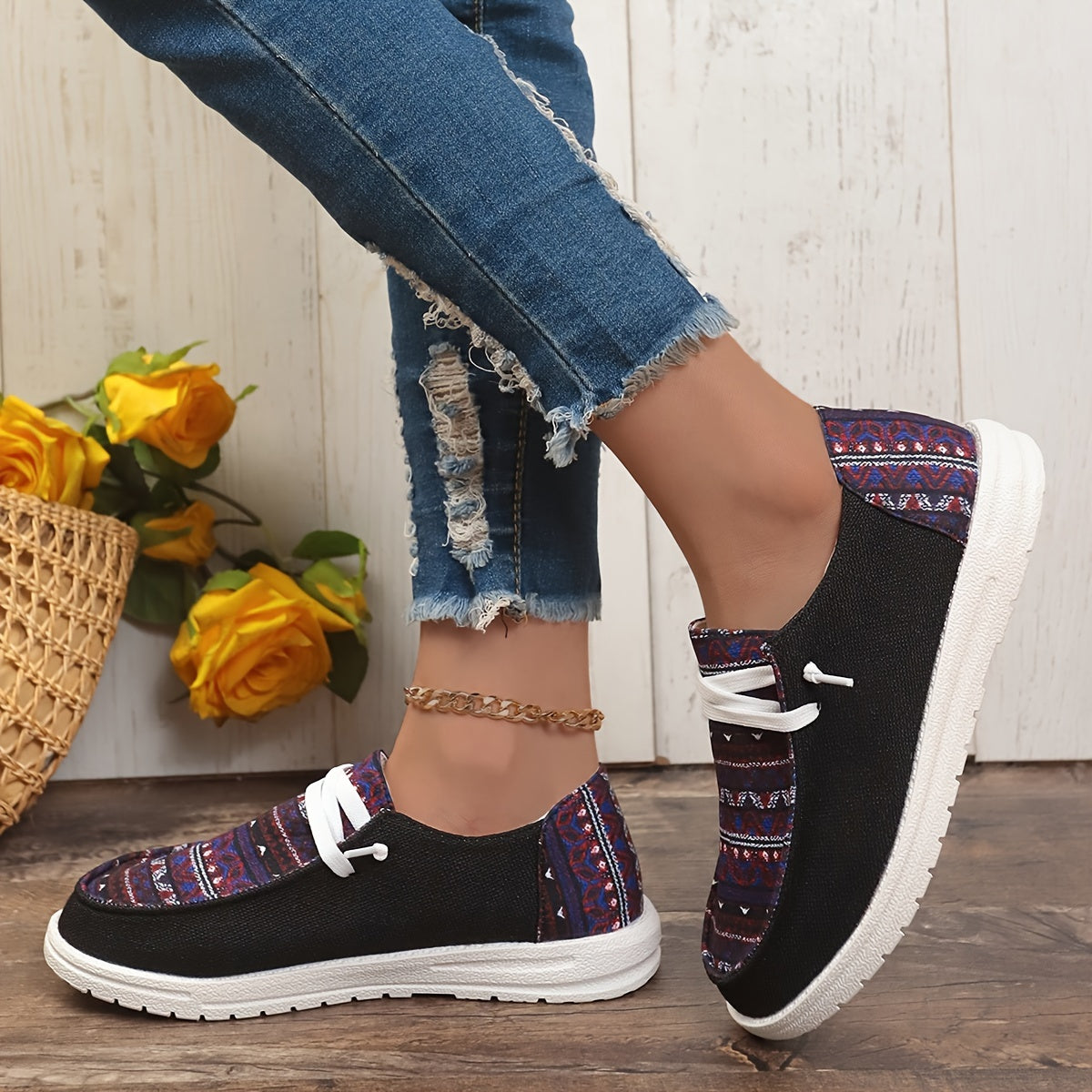 Women's Skateboard Shoes Pattern Decoration Lace-up Canvas Shoes