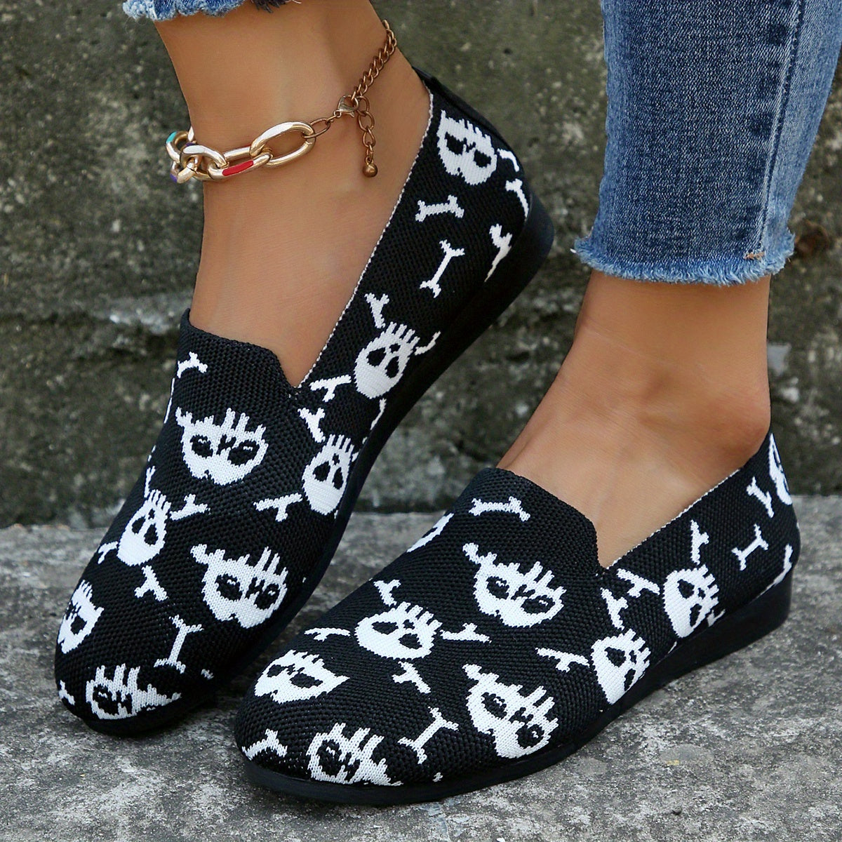 Women's Skull Print Slip On Flat Shoes Lightweight Knit Halloween Shoes