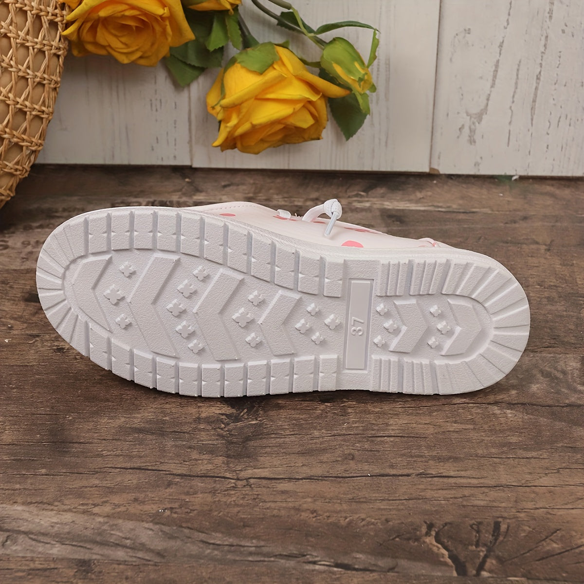 Cartoon Pattern Women's Skate Shoes - Hearts & Dog Paws