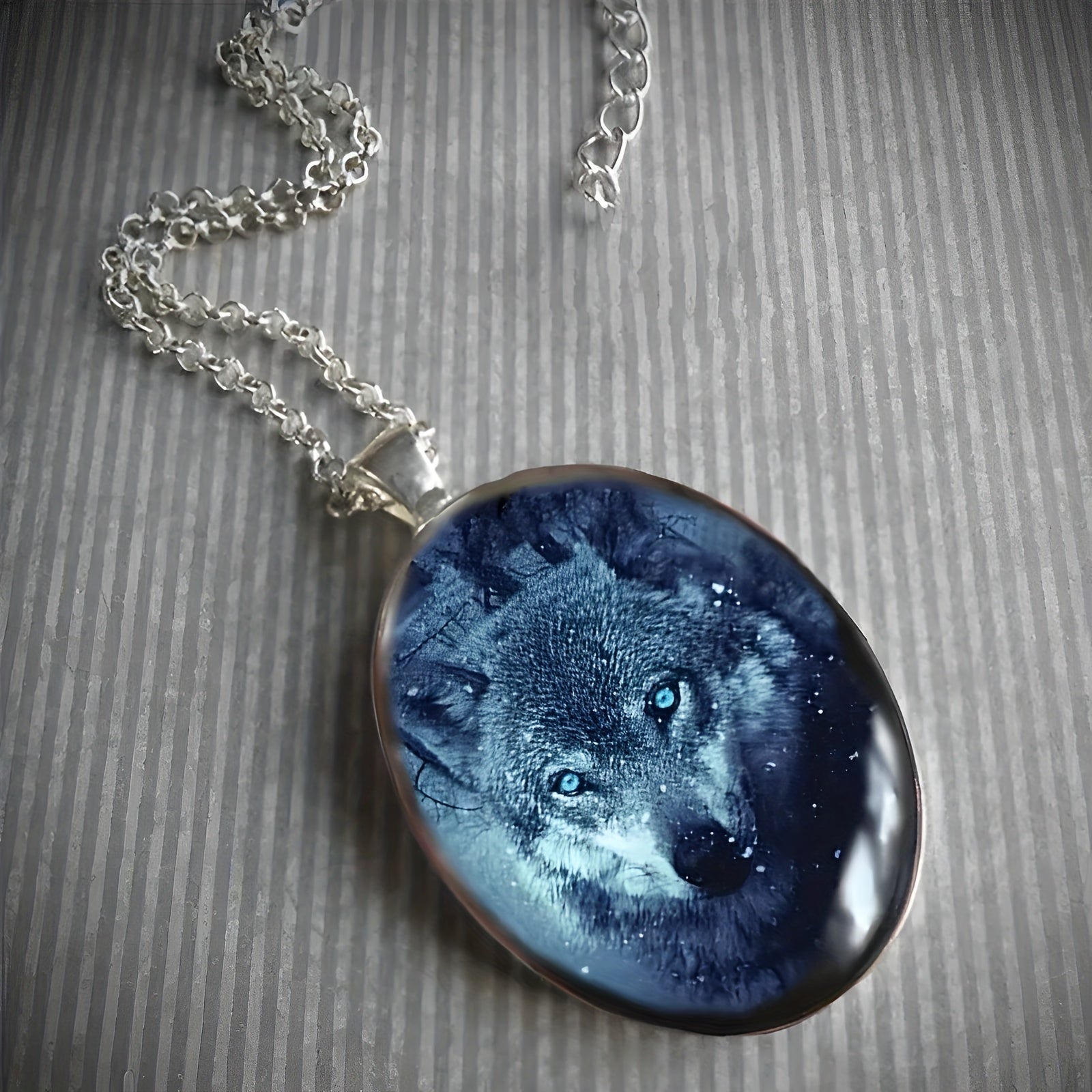 Totem Faith Wolf Head Round Pendant Necklace for Daughter