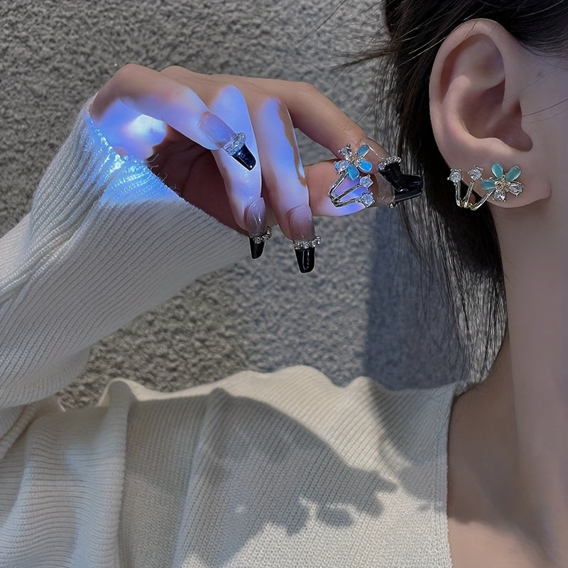 Rhinestone Decor Stud Earrings Flower Design