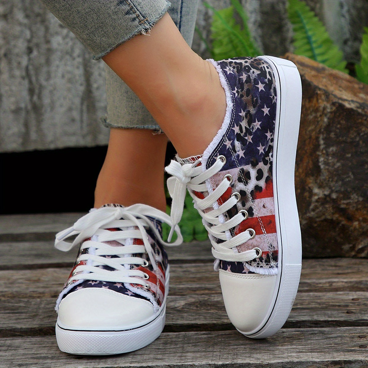 Women's Star Pattern Canvas Shoes Casual Lace Up Lightweight Low Top Shoes
