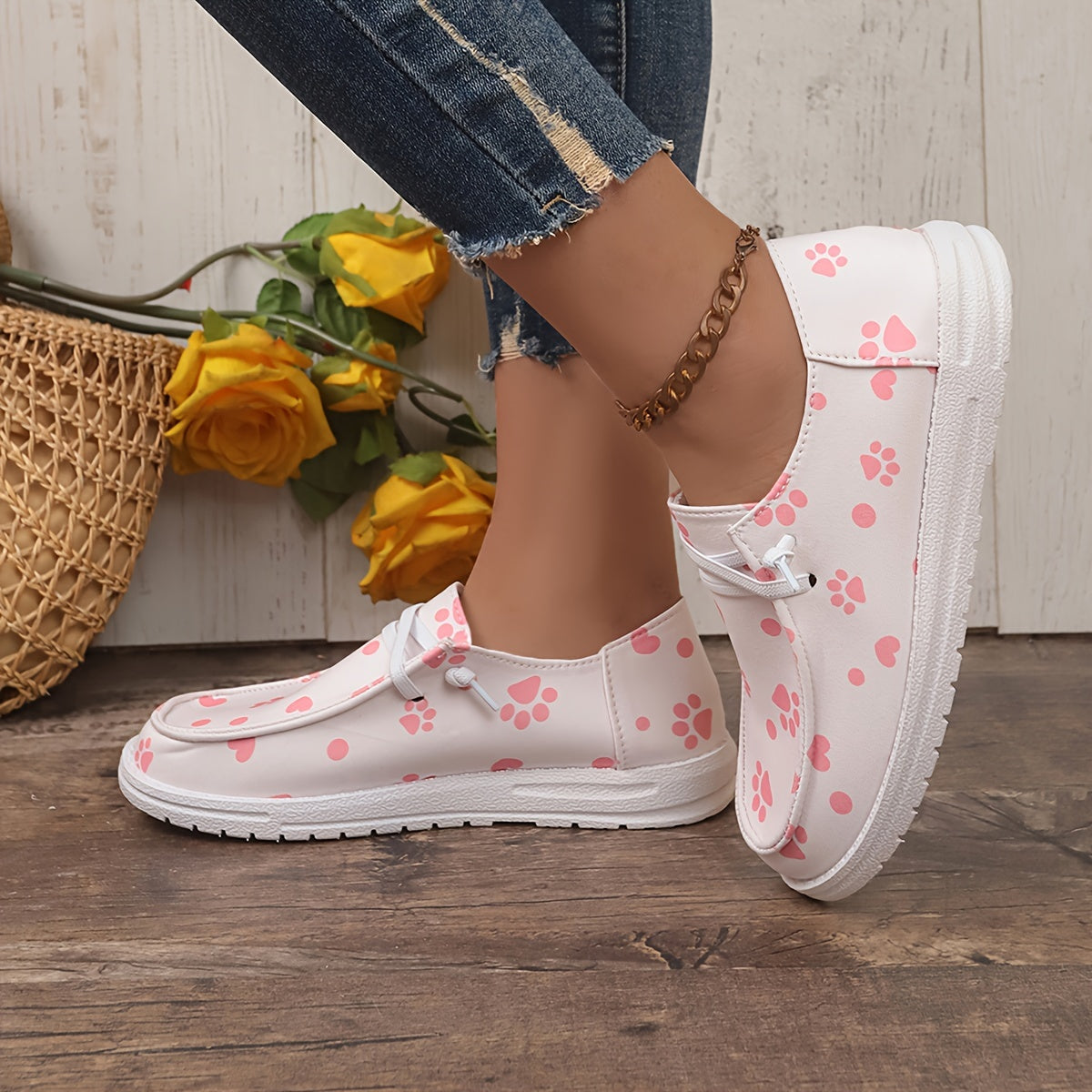 Cartoon Pattern Women's Skate Shoes - Hearts & Dog Paws