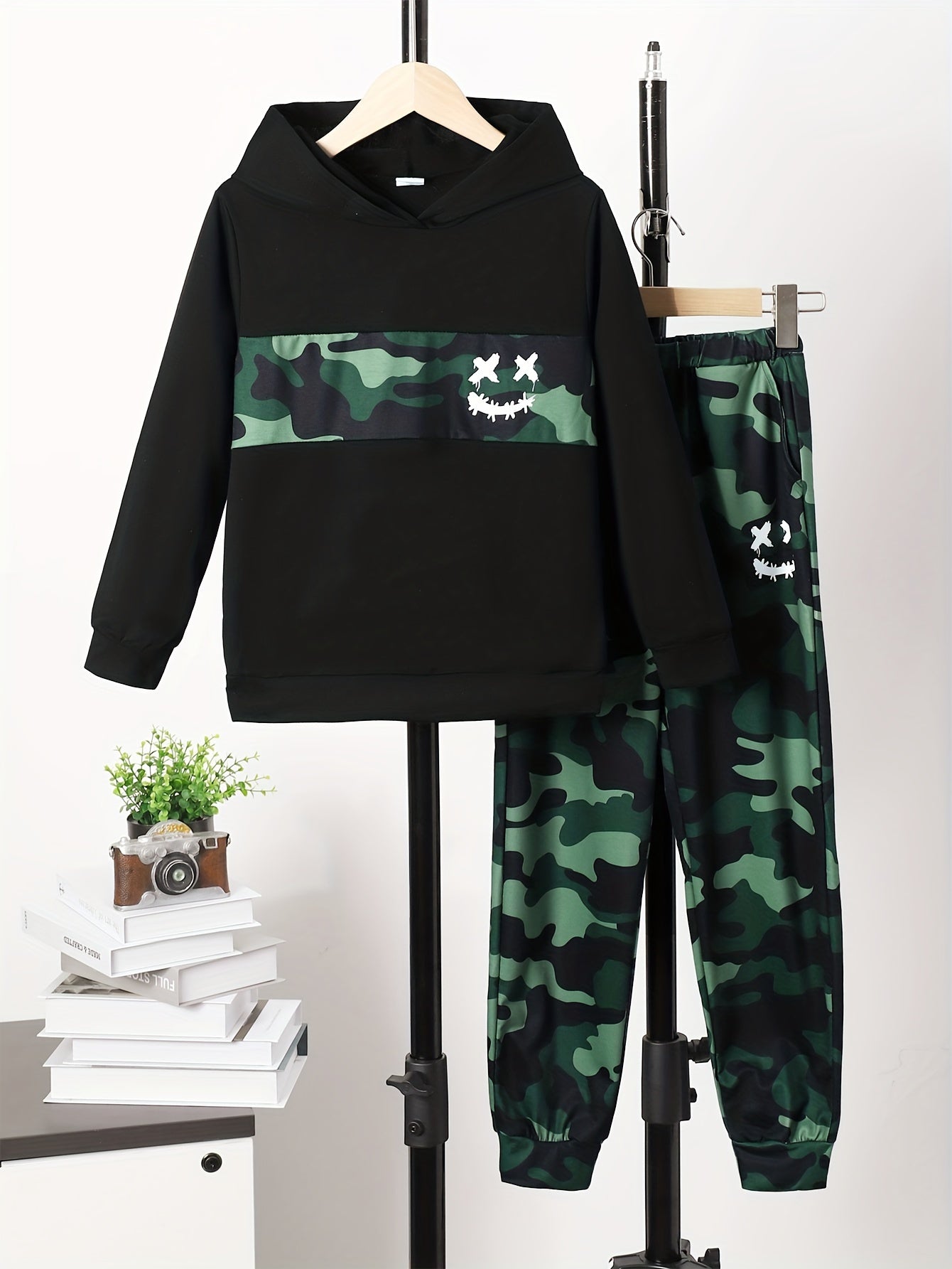 Camouflage Boy's Hoodie & Sweatpants Set Funny Face Print Street Style