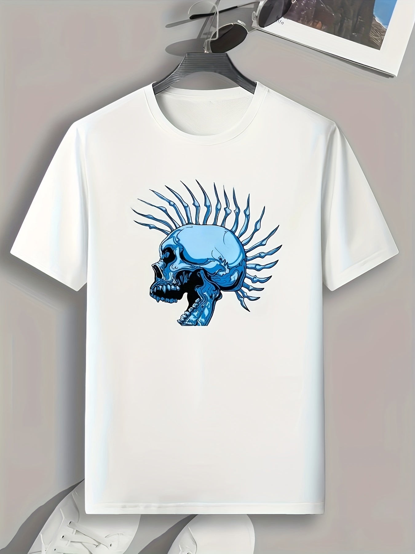 Skull Pattern Men's Sports T-Shirt - Stylish Graphic Tee for Fitness Activities
