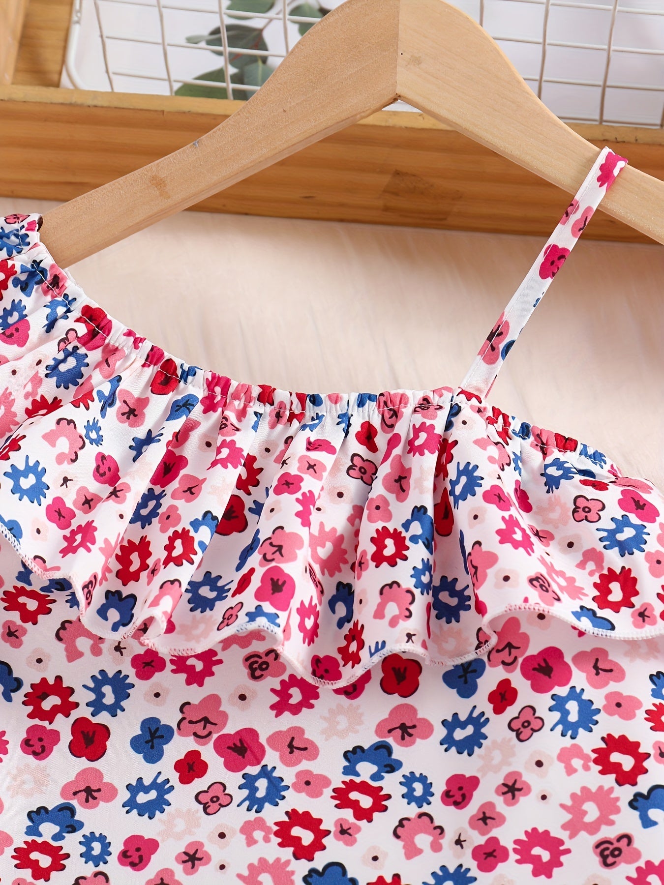 2pcs Toddler Girls Floral Ruffle Trim Top & Pants Set