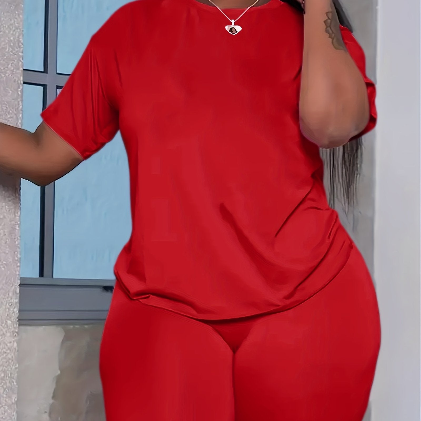Casual Two-piece Set Crew Neck Tee & Slim Shorts