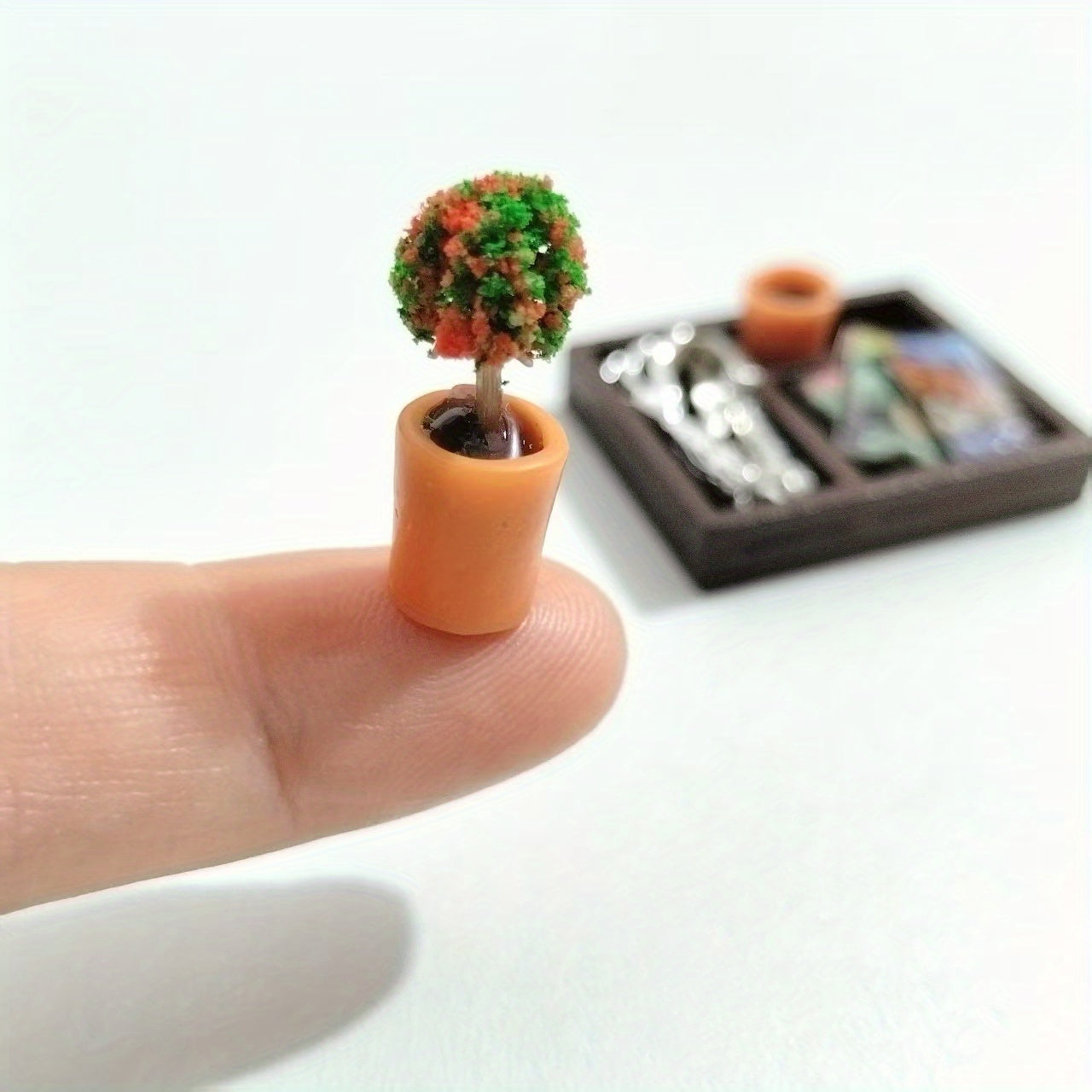 Mini Resin Dollhouse Gardening Set with Wood Base