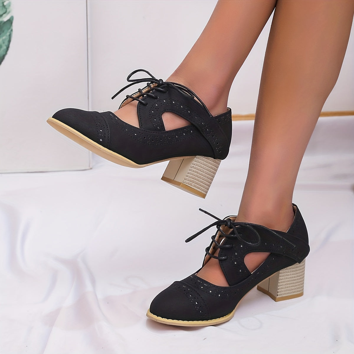 Women's Chunky Heels Perforated Brogues Retro Lace Up Stacked Mid Heels