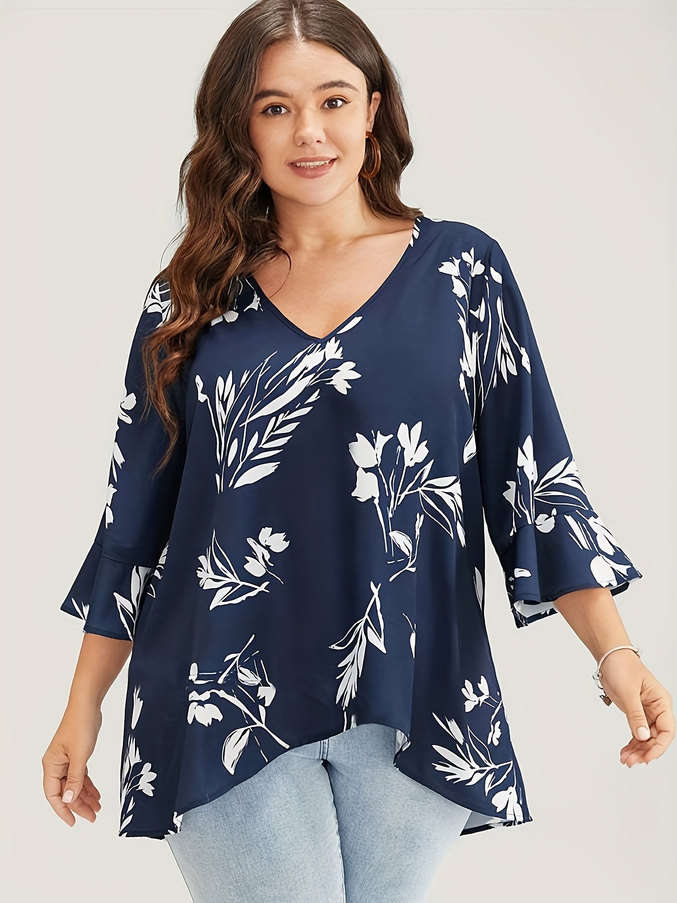  Floral Print Bell Sleeve V Neck Top