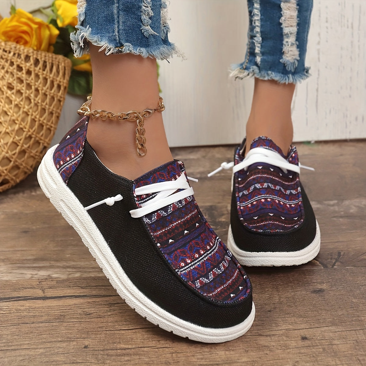 Women's Skate Shoes with Square Pattern Decoration