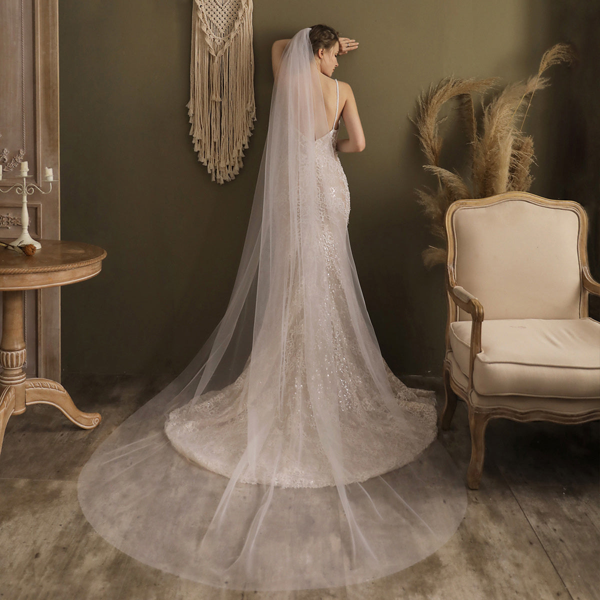 Women's Long Tulle Wedding Veil with Tiaras Sheer Flowing Train