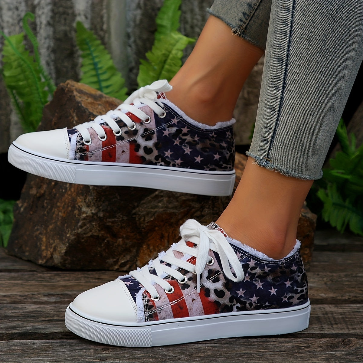 Women's Star Pattern Canvas Shoes Casual Lace Up Lightweight Low Top Shoes
