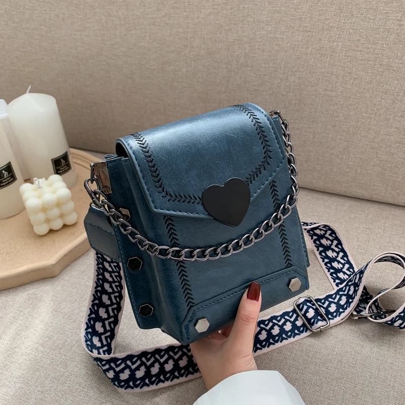 Retro Heart-Shaped Lock Shoulder Bag for Women