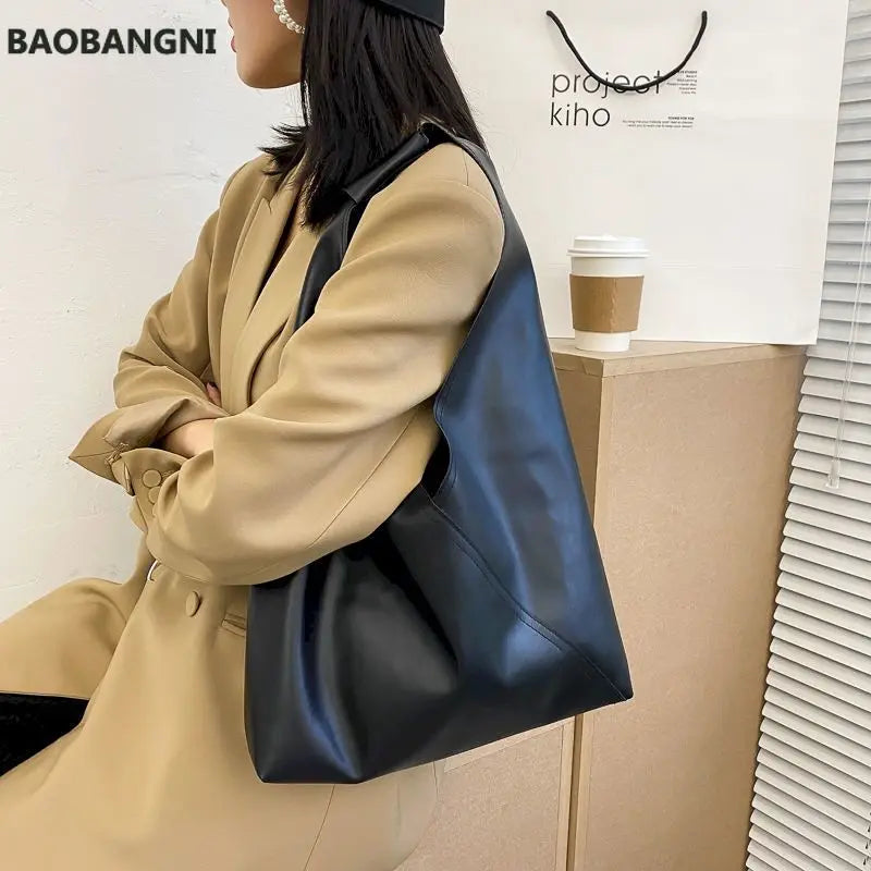 Fashionable Large Capacity Shoulder Bag for Autumn and Winter