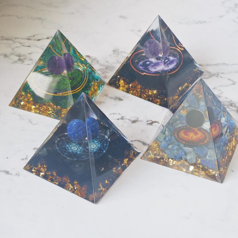 Crystal Ball Pyramid Crushed Stone Home Decoration