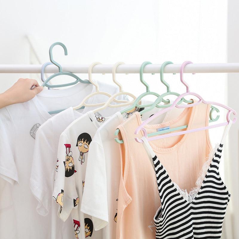 5pcs Wide Shoulder Plastic Hanger Drying Rack for Adult Clothes