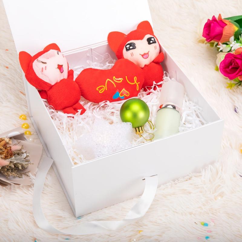 Gift Box - Magnetic Lid & Ribbon - 32x20x10 cm - Christmas Birthdays Weddings