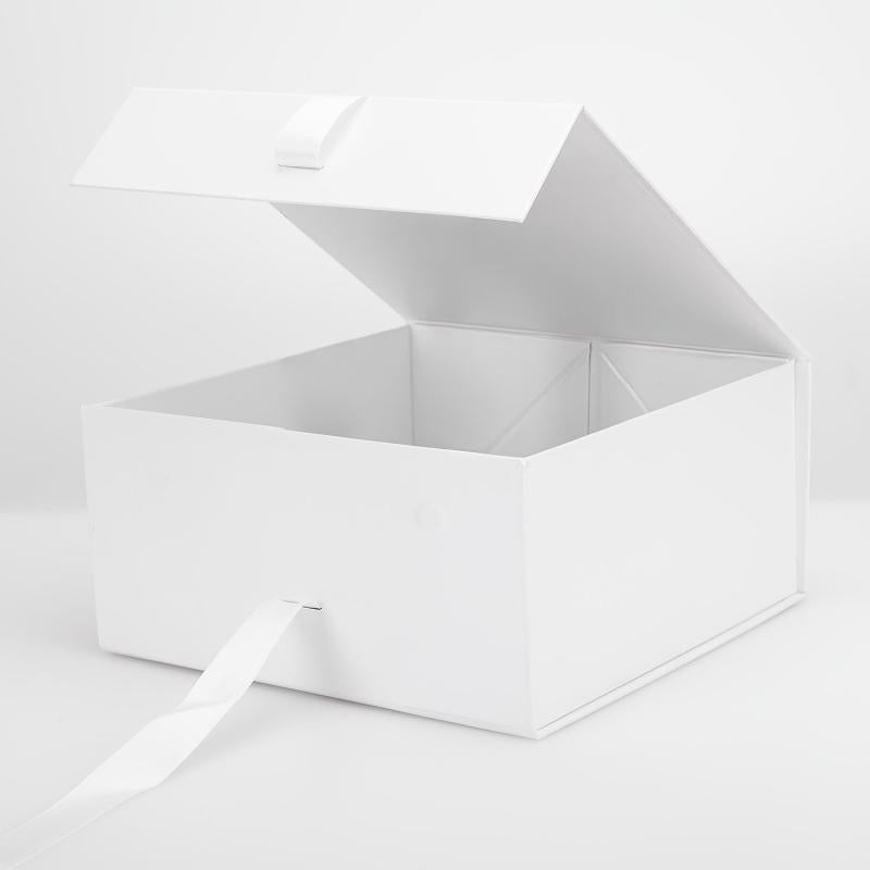 Gift Box - Magnetic Lid & Ribbon - 32x20x10 cm - Christmas Birthdays Weddings