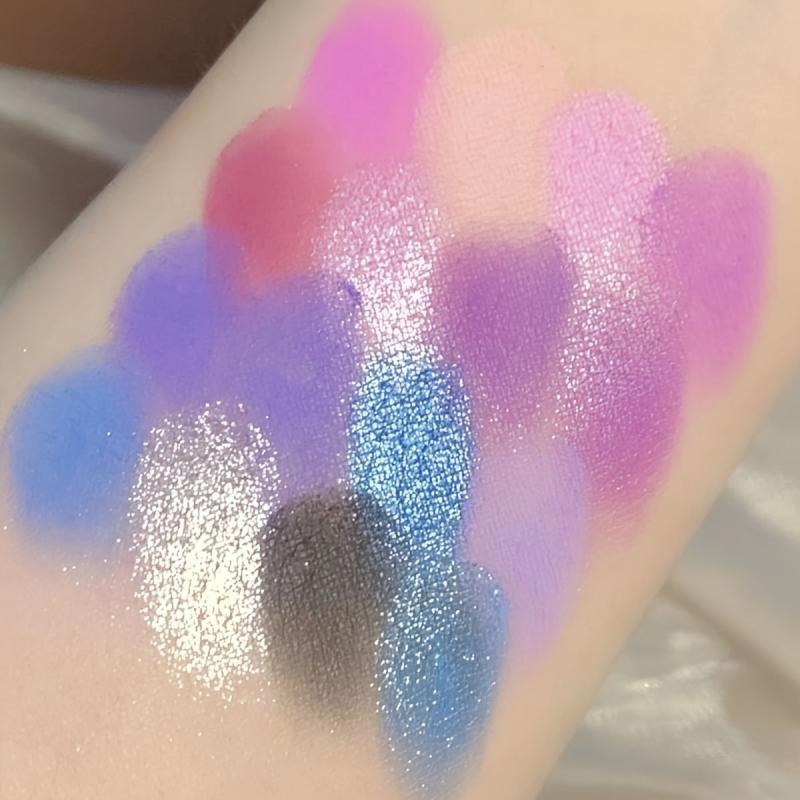 Colorful Eyeshadow Palette Matte Pearly Finish Pink Green Purple Blendable