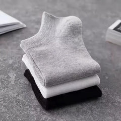 10 Pairs Women's Classic Ankle Socks Soft & Lightweight Solid Low Cut Stockings