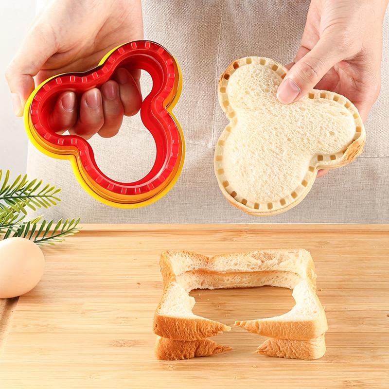 2pcs Cartoon Bear Sandwich Cutter And Sealers Stainless Steel Cookie Cutters