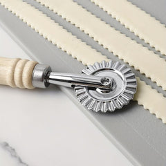 Ravioli Cutter Wheel with Wooden Handle, Zinc Alloy Pizza Cutter for Kitchen